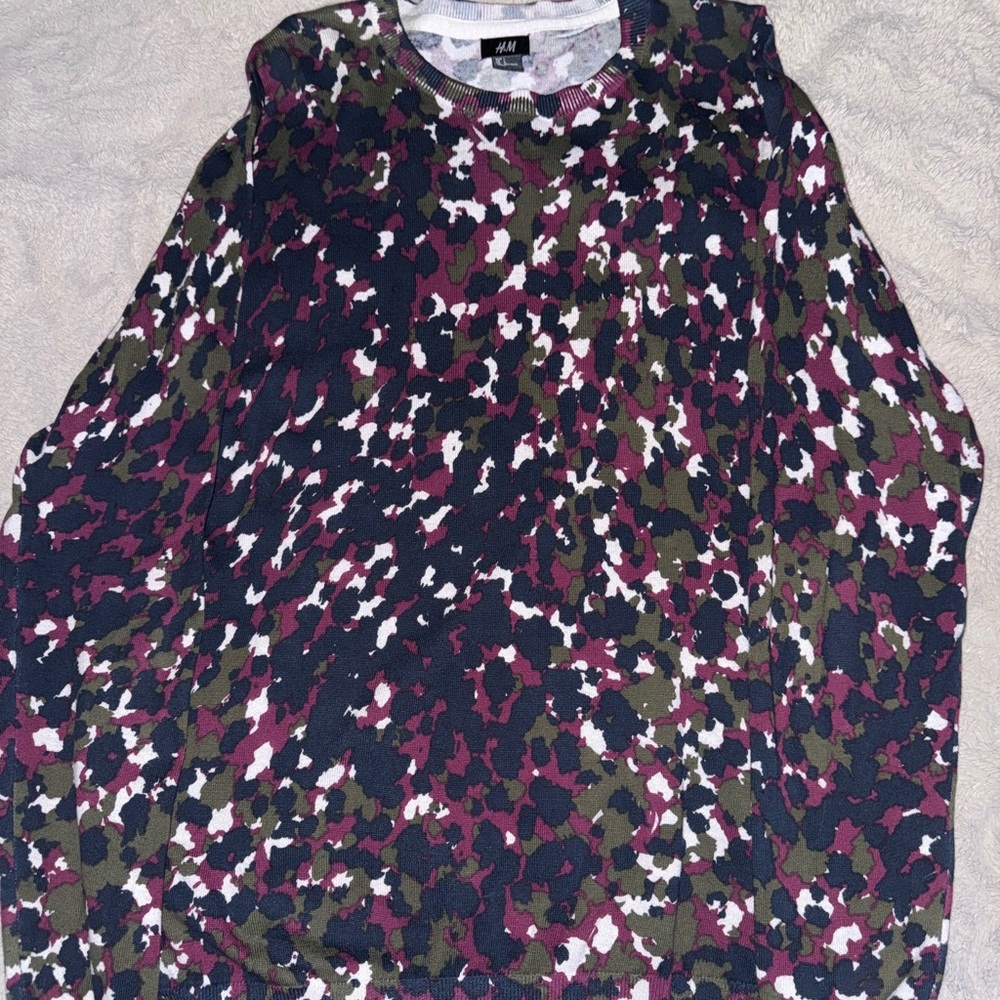 Lightly worn H&M Men’s Camo Tank Top - Black, Green, and Purple